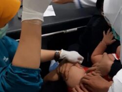 Kepedulian Dari Balik Jeruji : Petugas Rutan Antar Balita Anak Bawaan WBP Peroleh Imunisasi