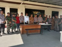 Koramil 11 Pebayuran Serbu” Polsek Pebayuran di HUT Bhayangkara ke-79, Suasana Haru dan Hangat Warnai Kejutan