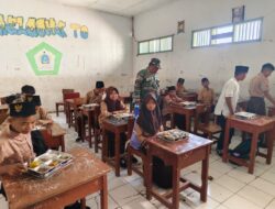 Ketika Gizi Menyatukan Hati: Makanan Sehat Di Berikan Babinsa untuk Ribuan Anak Pebayuran