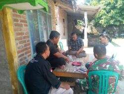 Utamakan Masyarakat Babinsa Kertajaya Anjangsana ke Warga, Bahas Perbaikan Jalan Desa