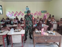 Koramil 11 Pebayuran Dampingi Pendistribusian Makanan Bergizi untuk Ribuan Siswa dan Posyandu di Pebayuran