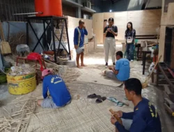 Menjaga Kualitas dan Inovasi: Lapas Purwokerto Lakukan Evaluasi Pembinaan Kemandirian WBP Bidang UMKM Tikar Daun Pandan