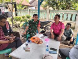 Antisipasi Kerawanan Babinsa Koramil 11/Pebayuran Intensifkan Komsos dengan Warga Teluk Haur