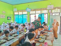 Babinsa Percepat Pendistribusian Makanan Bergizi Di SPPG Karangjaya Pebayuran