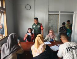 Babinsa Aktif Dampingi Penyaluran BLT Kesra kepada Warga Bantarjaya, 1.300 Penerima Terbantu
