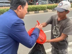 Insan BRILiaN BRI BO Panglima Polim Maknai Jumat Berkah Lewat Aksi Nyata Pembagian Paket Sembako