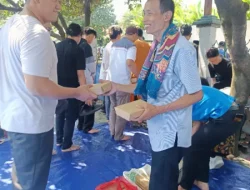 Usai Salat Jumat, Warga Sekitar Kanca BRI Fatmawati Diserbu Paket Makanan Gratis
