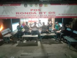 Tingkatkan Keamanan Lingkungan, Satbinmas Polres Melawi Sambangi dan Bina Pos Satkamling di Nanga Pinoh